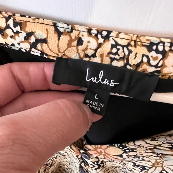 NWOT lulus season of bloom floral blouse - Picture 9 of 12